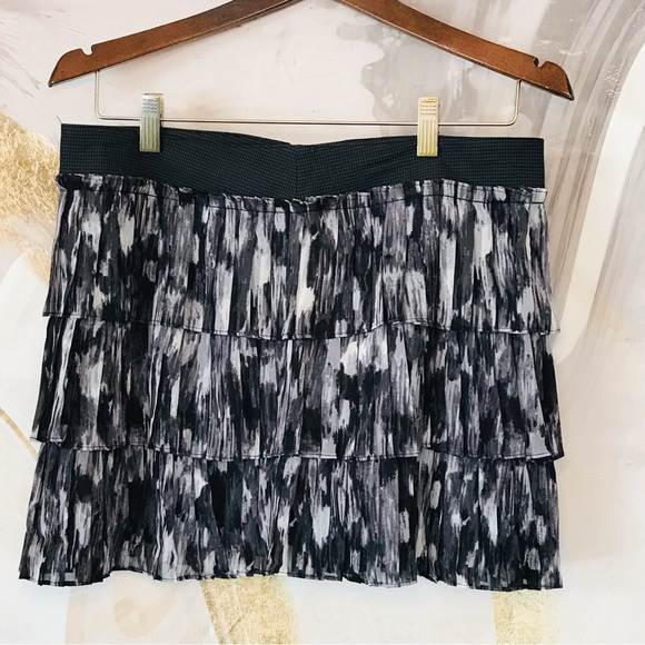 JESSICA SIMPSON | Tiered Pleated Skater Size 7/8 in Black & Purple - Picture 1 of 10